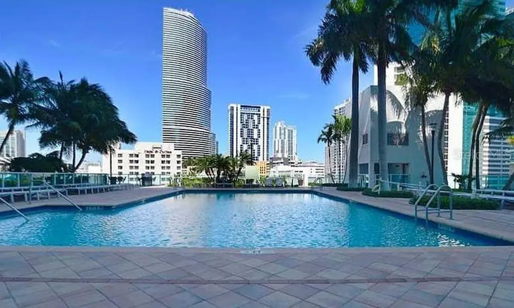 31 SE 5th Street Miami FL 33131