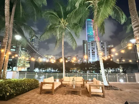 31 SE 5th Street Miami FL 33131