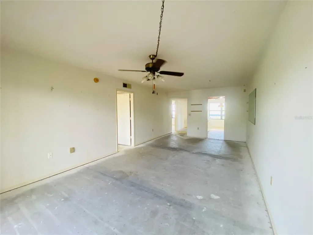 635 30th Avenue W Bradenton FL 34205