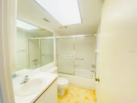 635 30th Avenue W Bradenton FL 34205