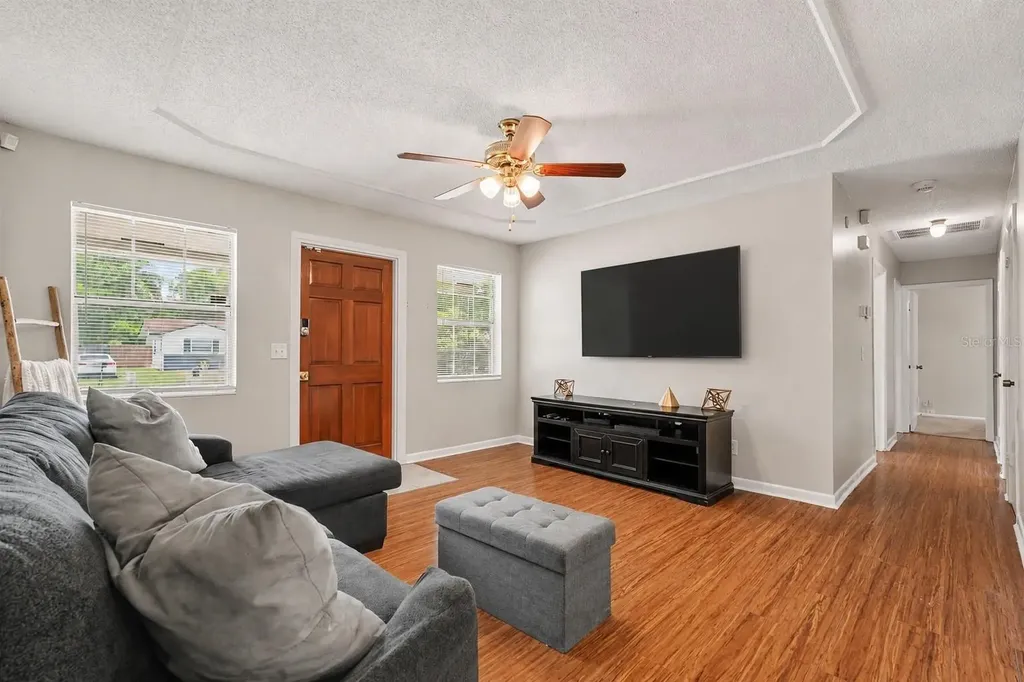 4419 Dolphin Drive Tampa FL 33617