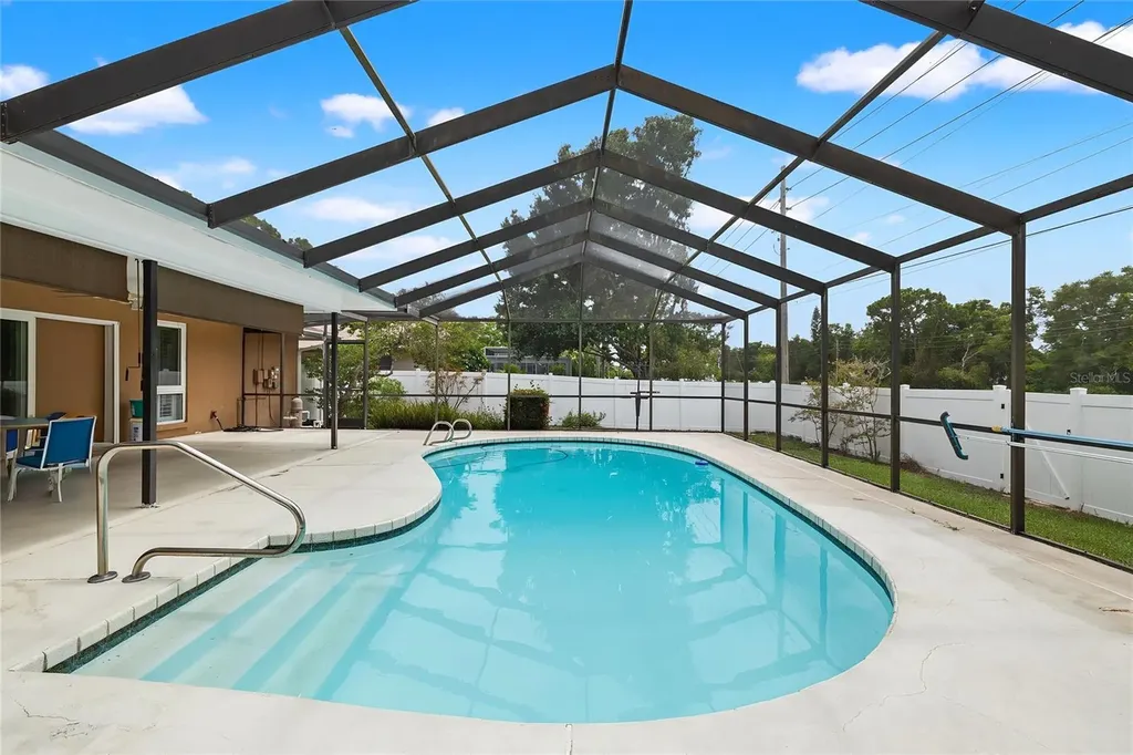 2942 Clubhouse Drive W Clearwater FL 33761