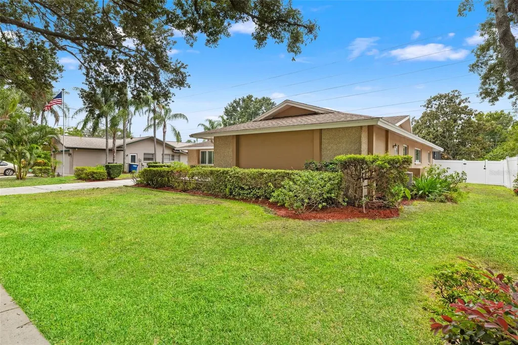 2942 Clubhouse Drive W Clearwater FL 33761