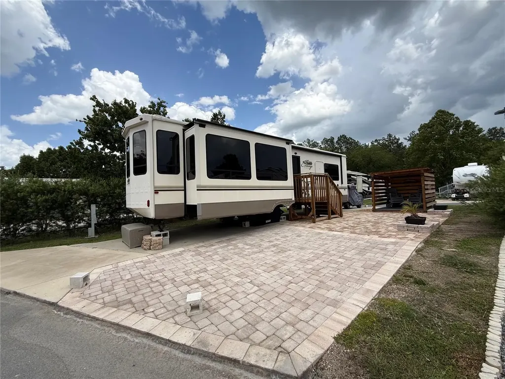 2856 NE 104th Avenue Silver Springs FL 34488