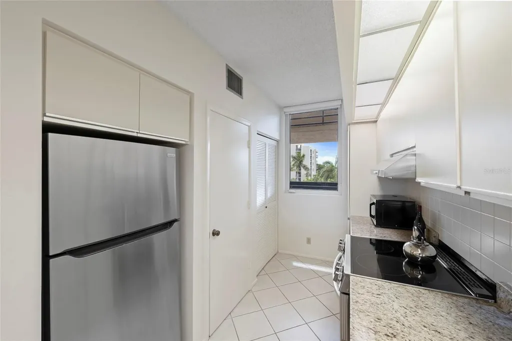 1095 Gulf Of Mexico Drive Longboat Key FL 34228