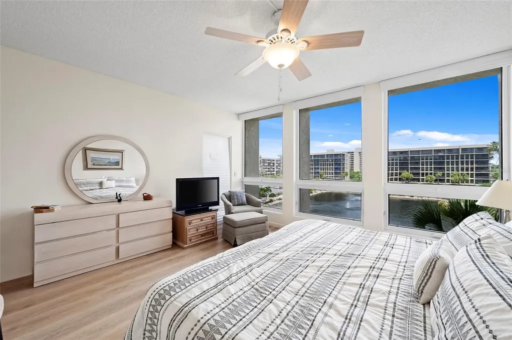 1095 Gulf Of Mexico Drive Longboat Key FL 34228