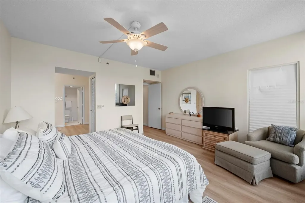 1095 Gulf Of Mexico Drive Longboat Key FL 34228