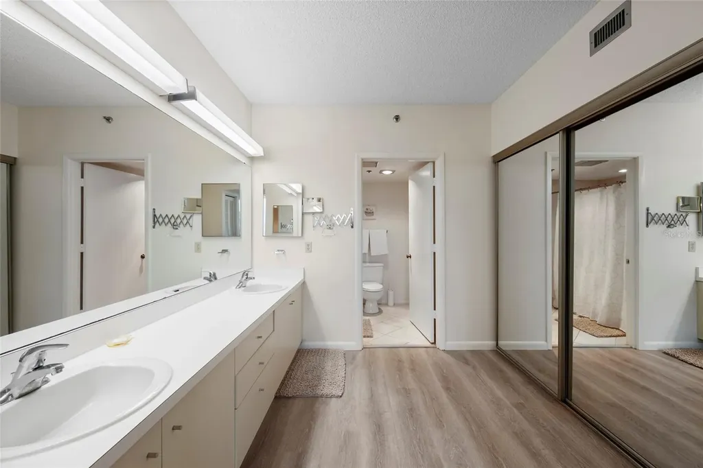1095 Gulf Of Mexico Drive Longboat Key FL 34228
