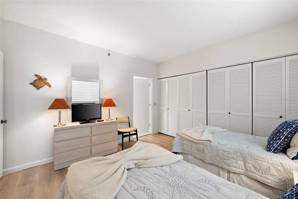 1095 Gulf Of Mexico Drive Longboat Key FL 34228