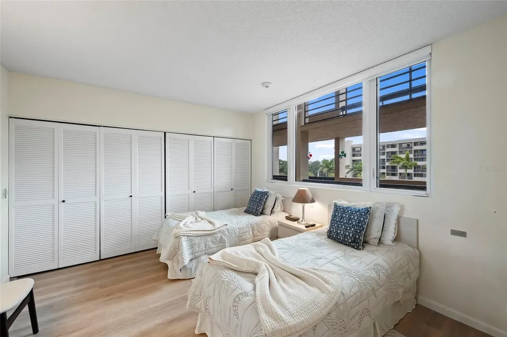 1095 Gulf Of Mexico Drive Longboat Key FL 34228