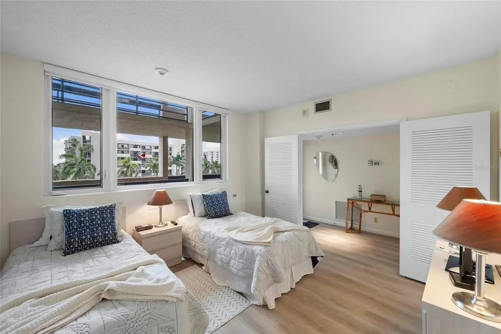 1095 Gulf Of Mexico Drive Longboat Key FL 34228