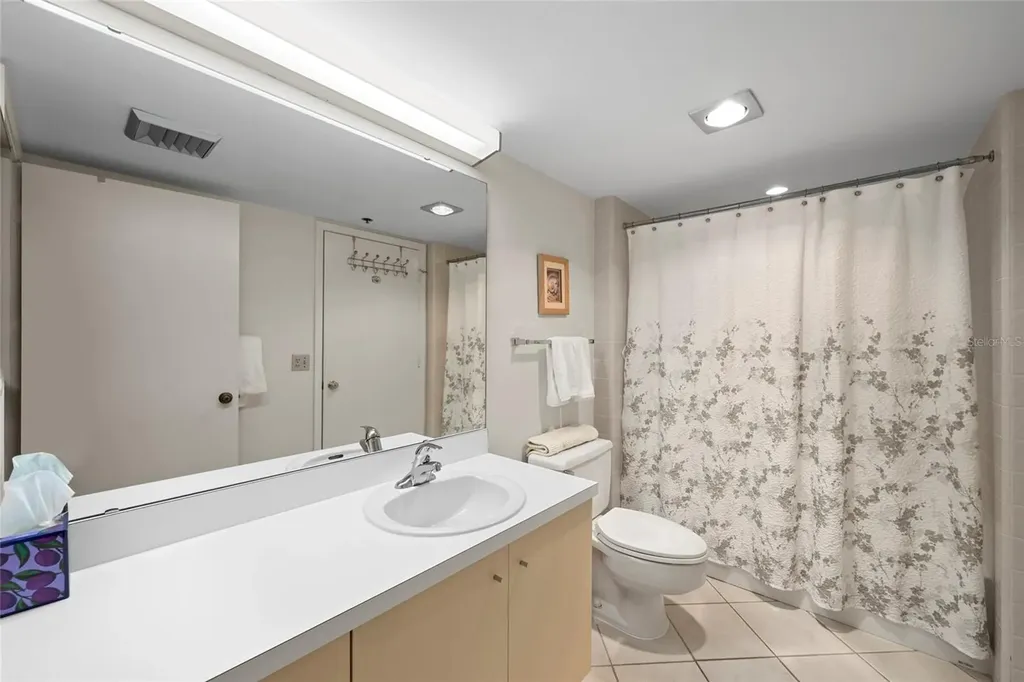 1095 Gulf Of Mexico Drive Longboat Key FL 34228