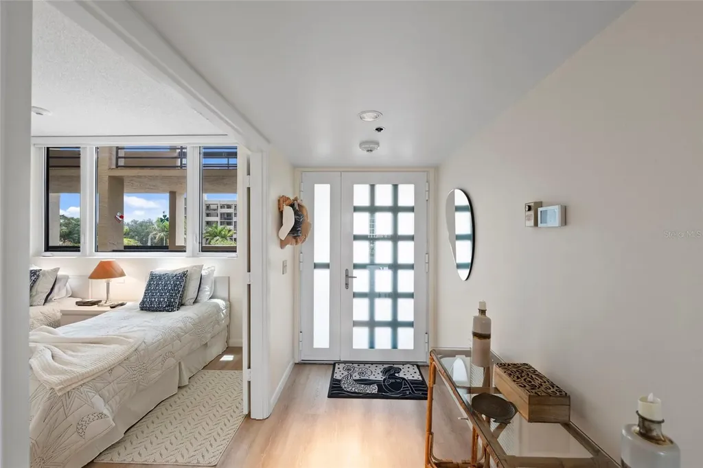 1095 Gulf Of Mexico Drive Longboat Key FL 34228