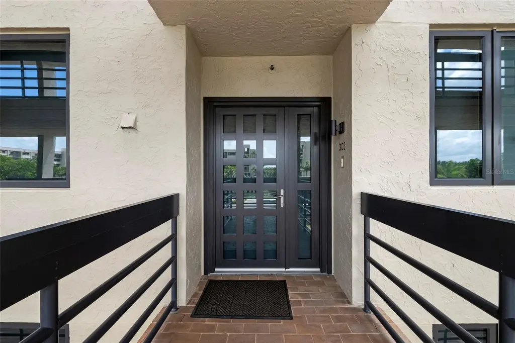 1095 Gulf Of Mexico Drive Longboat Key FL 34228