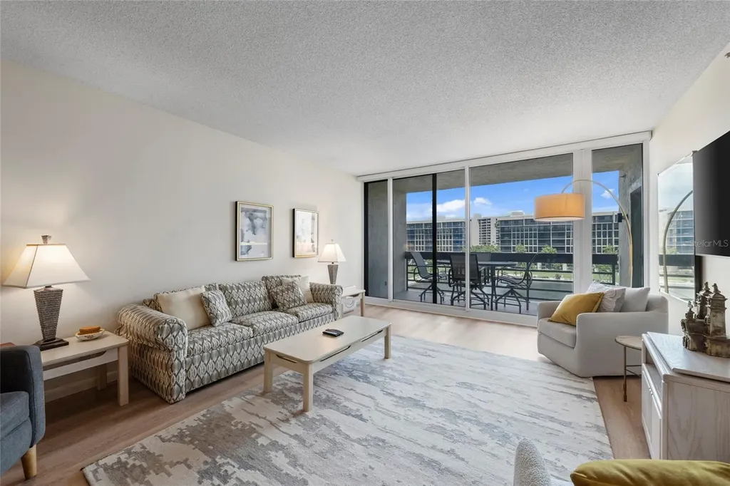 1095 Gulf Of Mexico Drive Longboat Key FL 34228