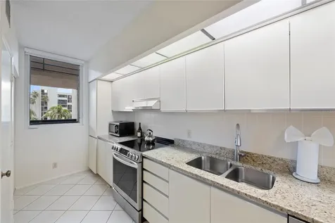 1095 Gulf Of Mexico Drive Longboat Key FL 34228