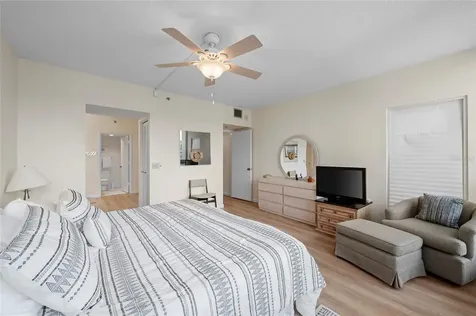 1095 Gulf Of Mexico Drive Longboat Key FL 34228