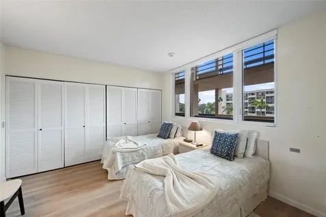 1095 Gulf Of Mexico Drive Longboat Key FL 34228