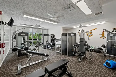 1095 Gulf Of Mexico Drive Longboat Key FL 34228