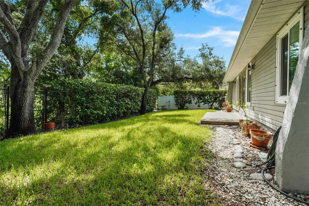 2129 Linwood Drive Sarasota FL 34232