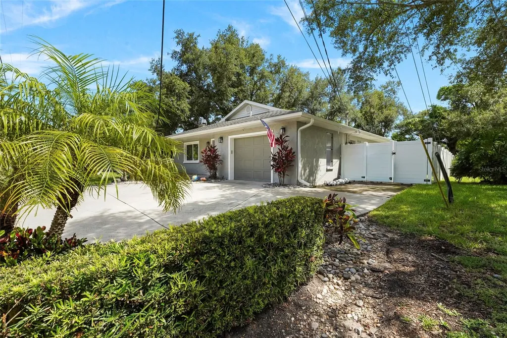 2129 Linwood Drive Sarasota FL 34232