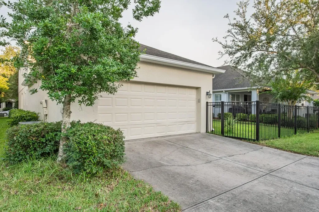 7912 Hampton Lake Drive Tampa FL 33647