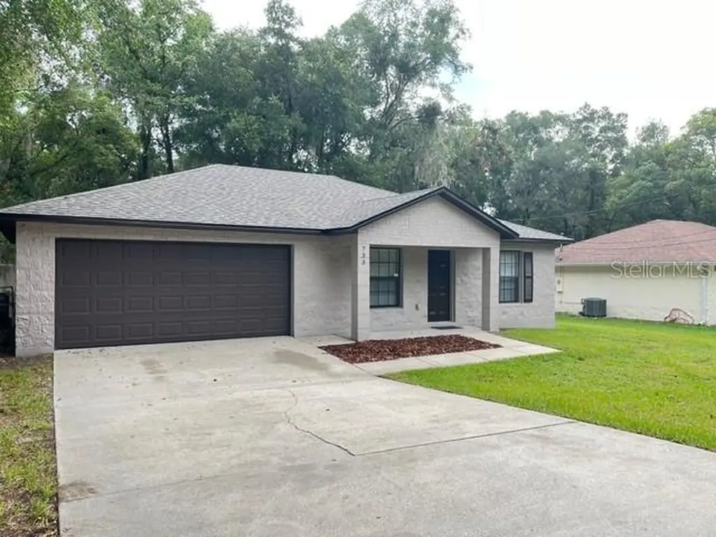 733 E Indiana Avenue Deland FL 32724