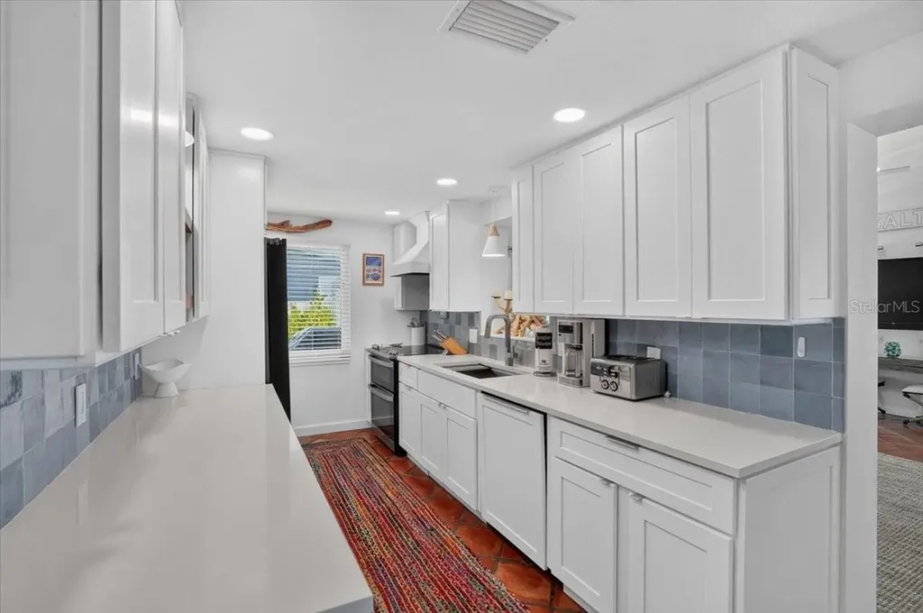 6203 Holmes Boulevard Holmes Beach FL 34217