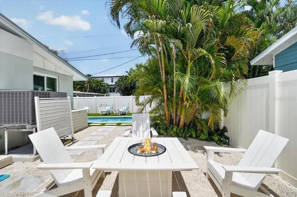 6203 Holmes Boulevard Holmes Beach FL 34217