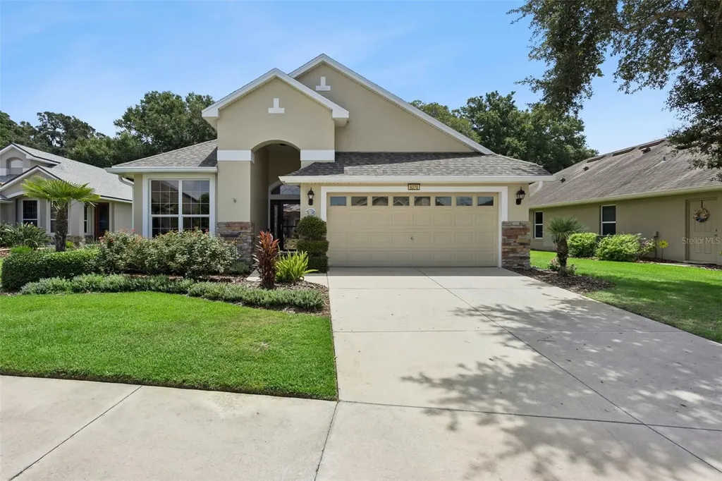 8270 Bridgeport Bay Circle Mount Dora FL 32757