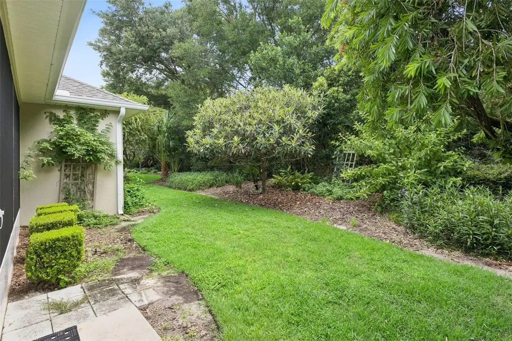 8270 Bridgeport Bay Circle Mount Dora FL 32757