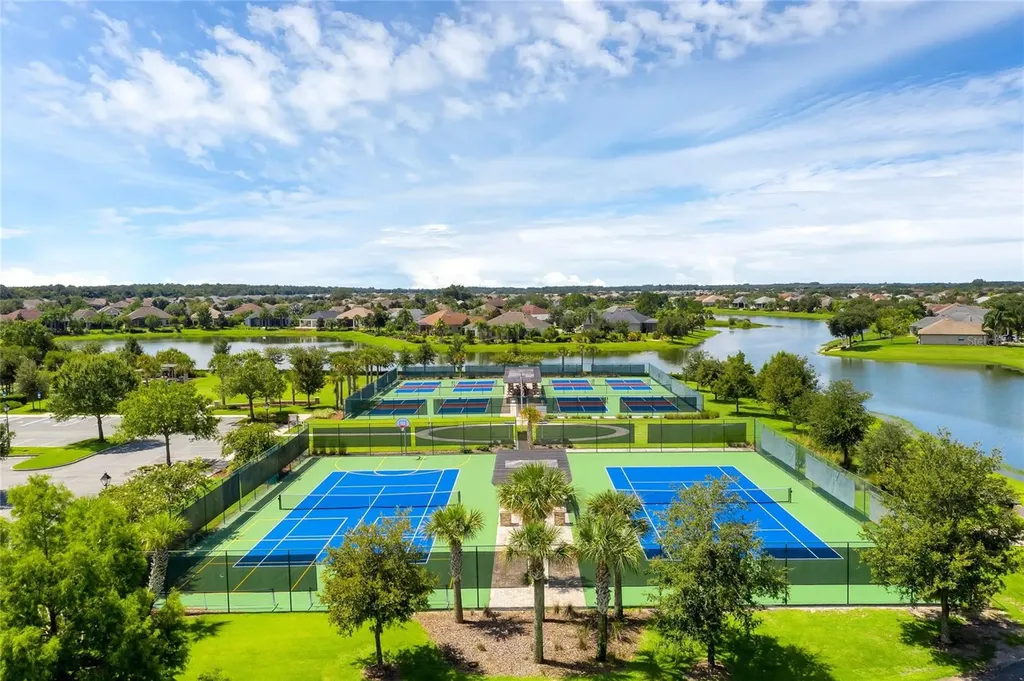 8270 Bridgeport Bay Circle Mount Dora FL 32757