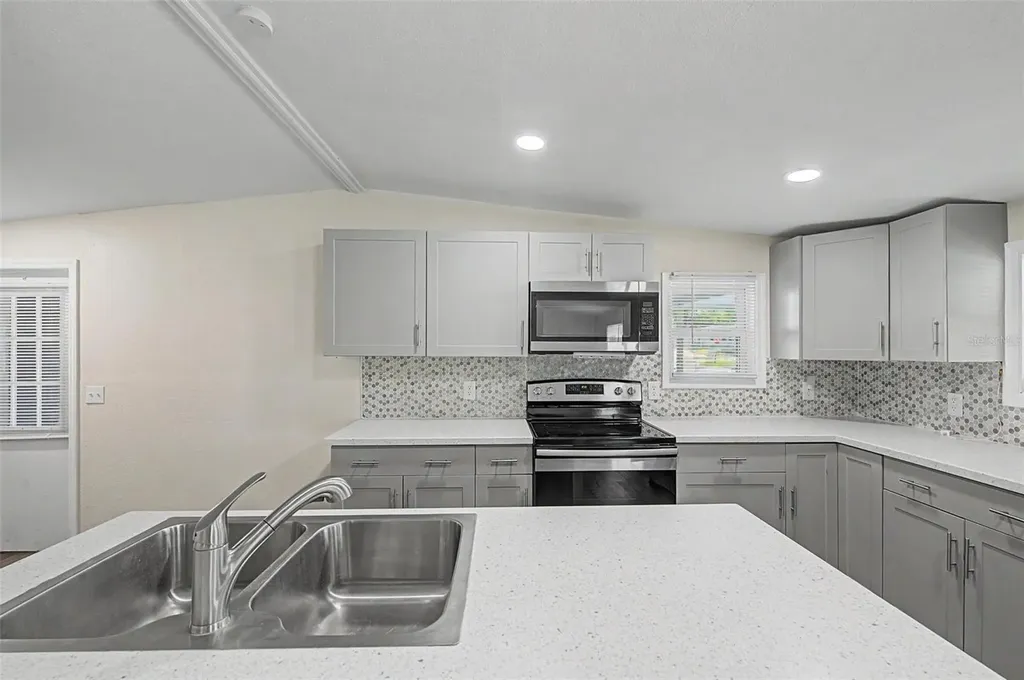 7338 First Loop Avenue Brooksville FL 34613