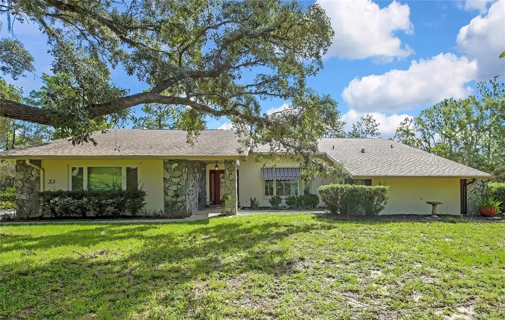 12 Mayflower Court E Homosassa FL 34446