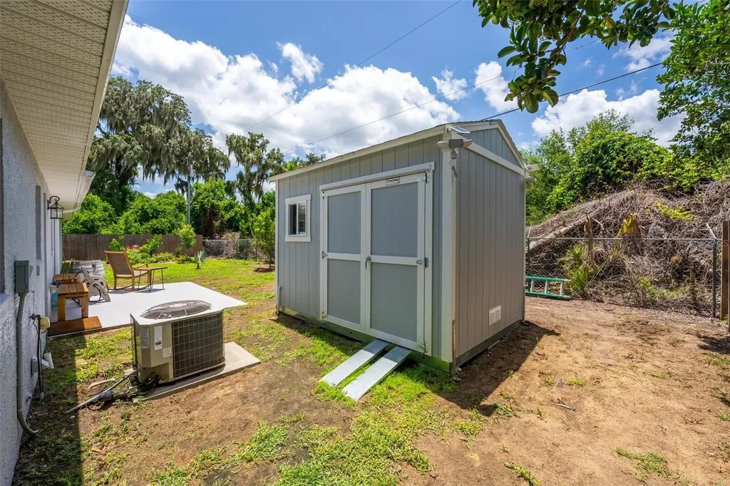 12854 NE 118th Terrace Ocklawaha FL 32179