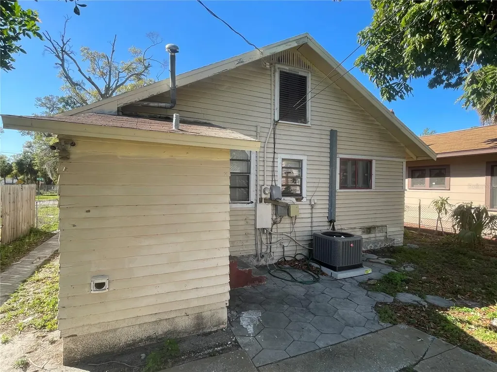 1511 19th Avenue S St Petersburg FL 33705