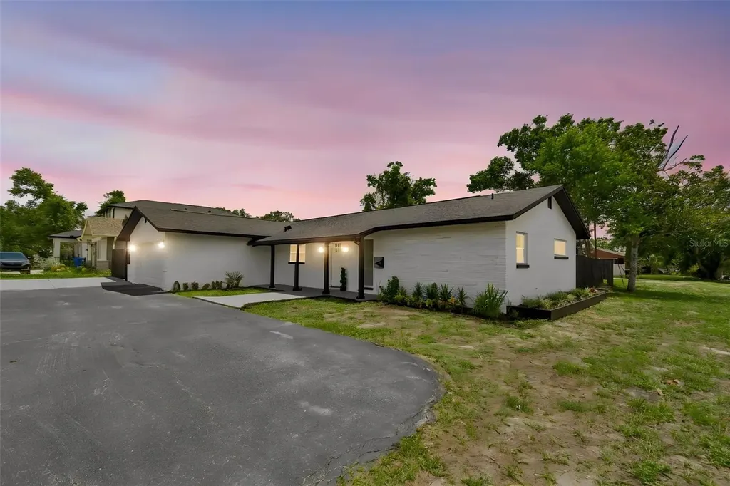1530 49th Street N St Petersburg FL 33710