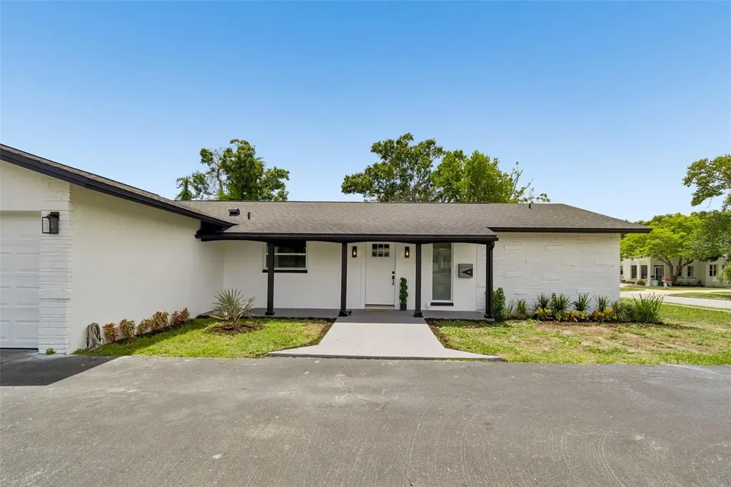 1530 49th Street N St Petersburg FL 33710