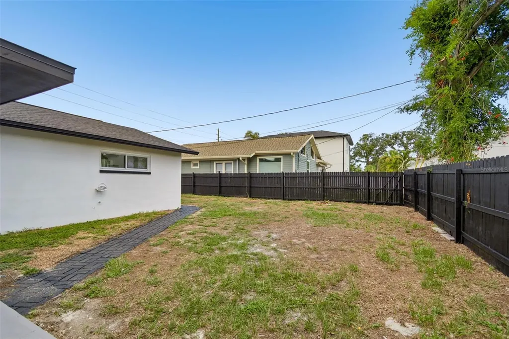 1530 49th Street N St Petersburg FL 33710