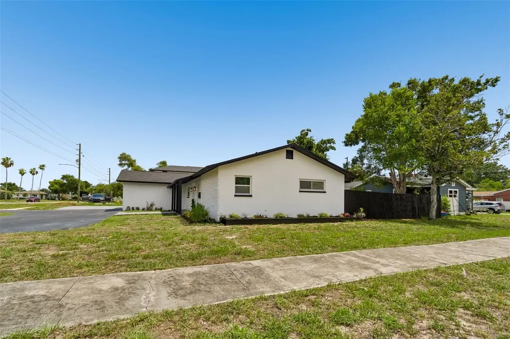1530 49th Street N St Petersburg FL 33710