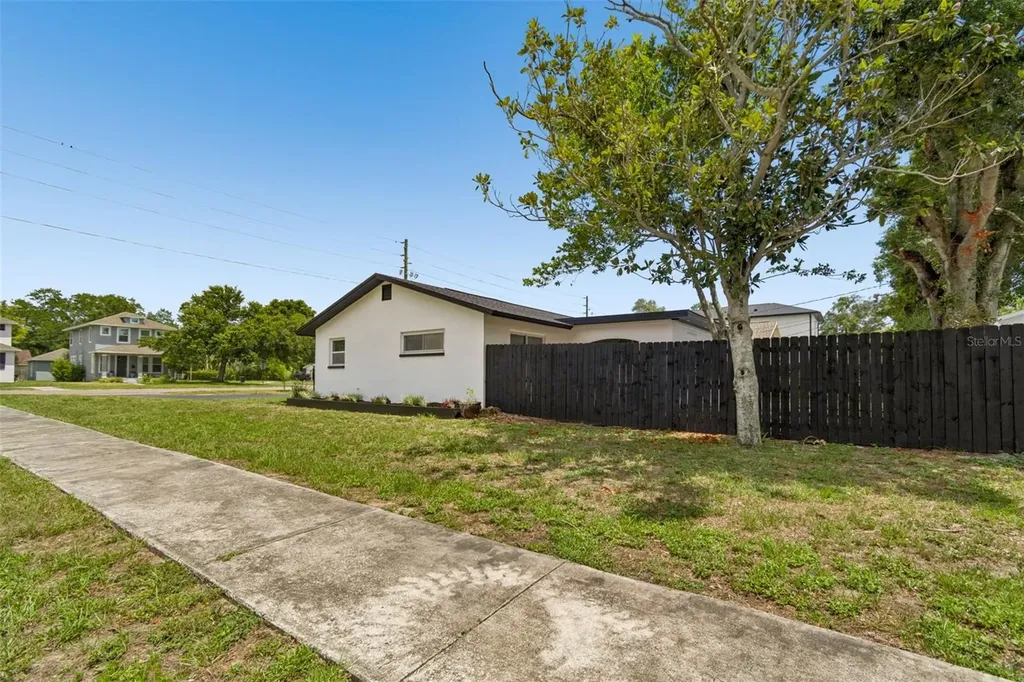 1530 49th Street N St Petersburg FL 33710