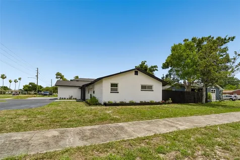 1530 49th Street N St Petersburg FL 33710