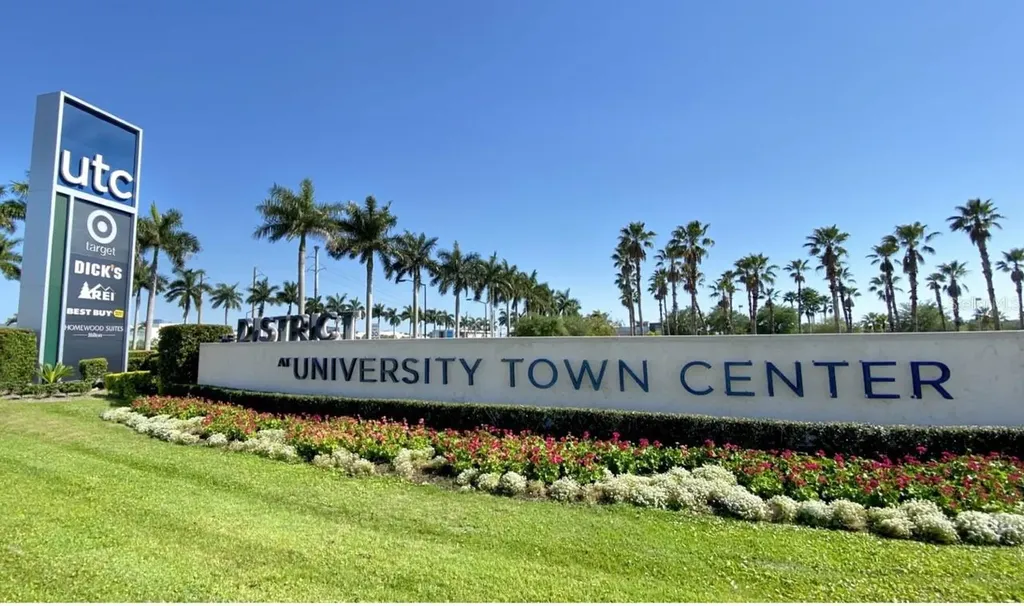 5252 Lake Village Drive Sarasota FL 34235