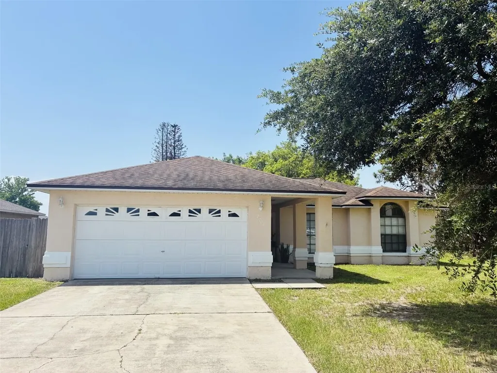 2704 Kendall Avenue Kissimmee FL 34744