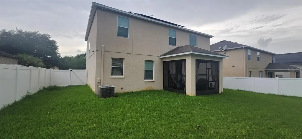 1424 Main Street Valrico FL 33594