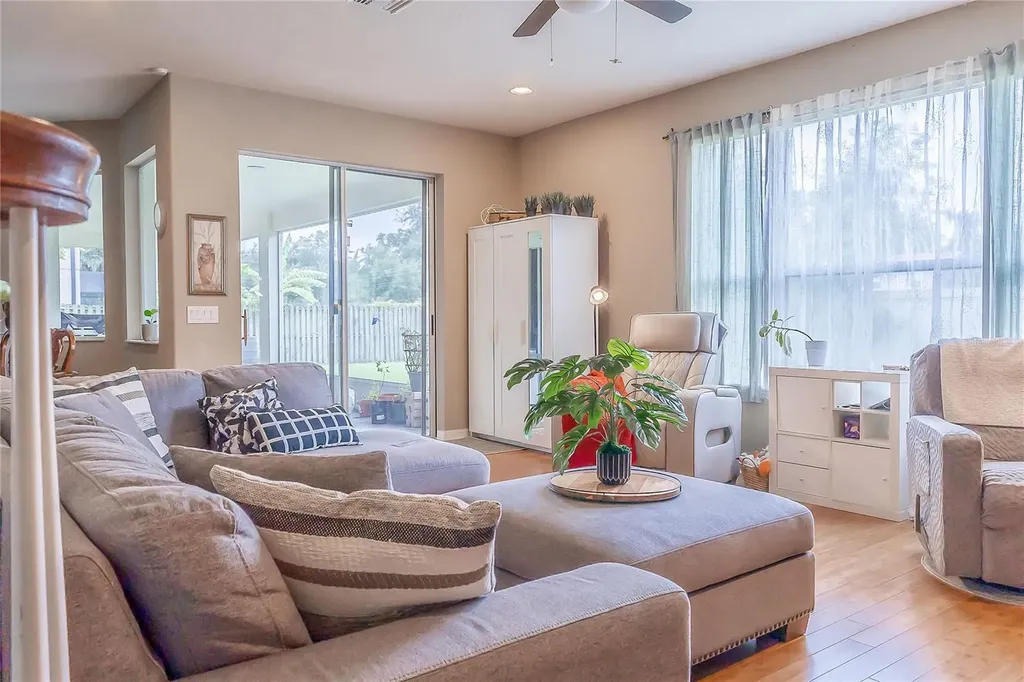 307 Carriage Oak Place Seffner FL 33584
