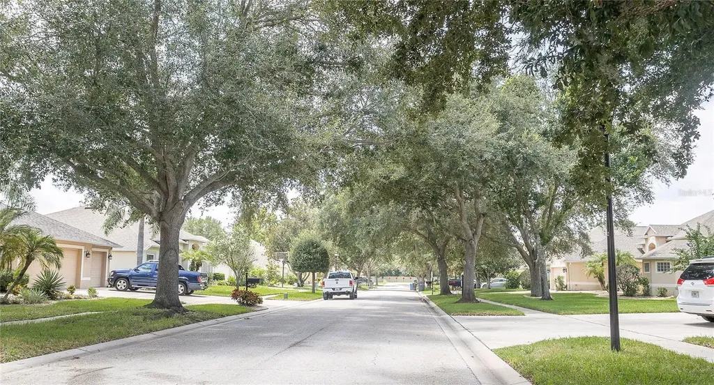 307 Carriage Oak Place Seffner FL 33584