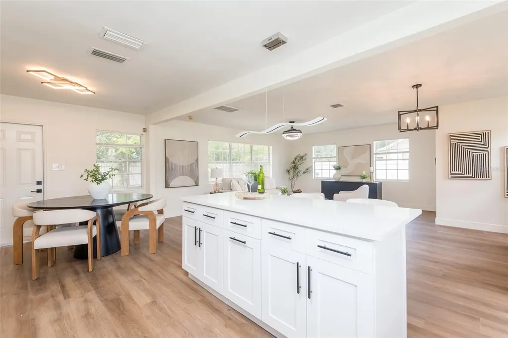 2421 Linsey Street Tampa FL 33605