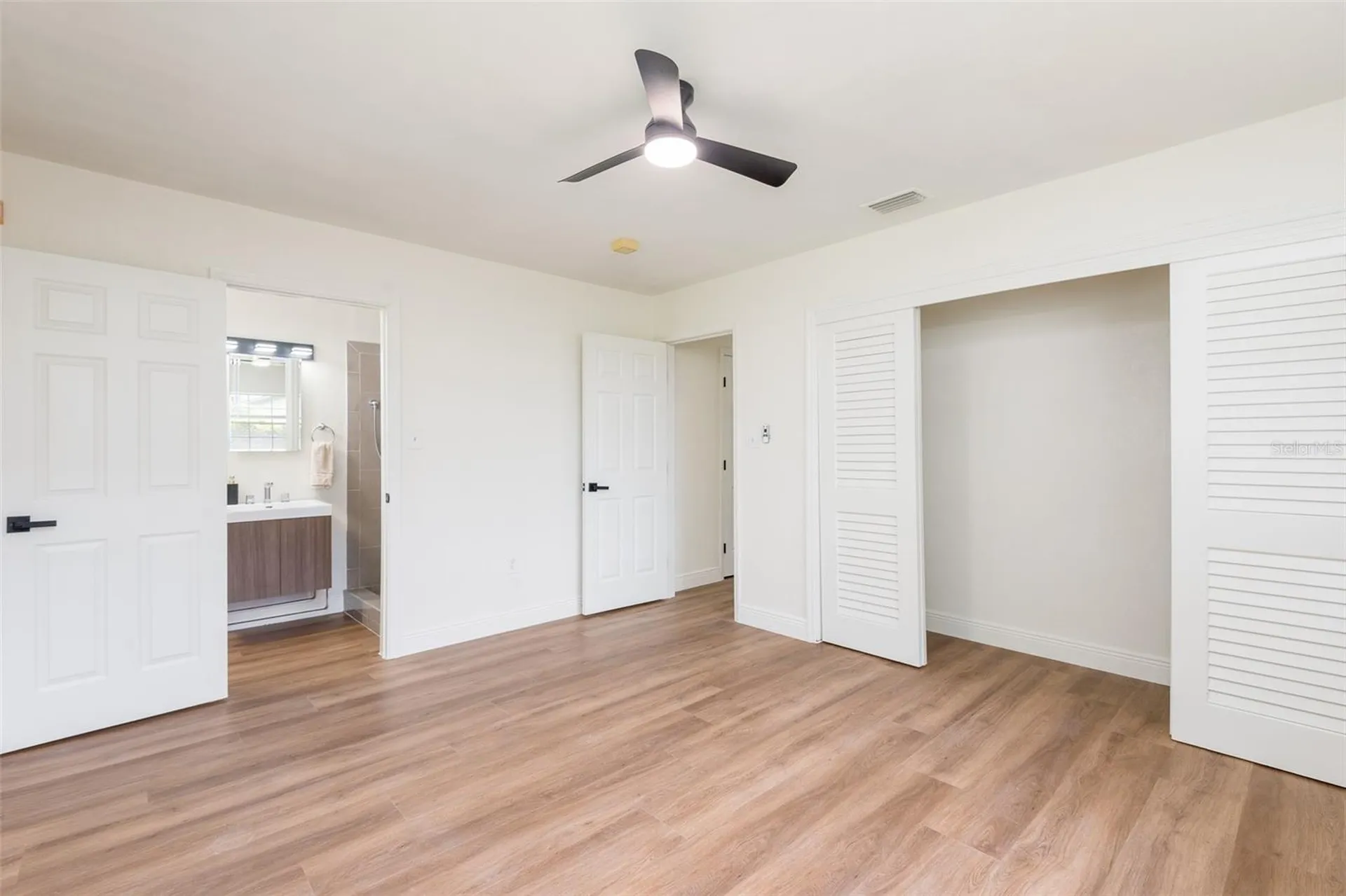 2421 Linsey Street Tampa FL 33605