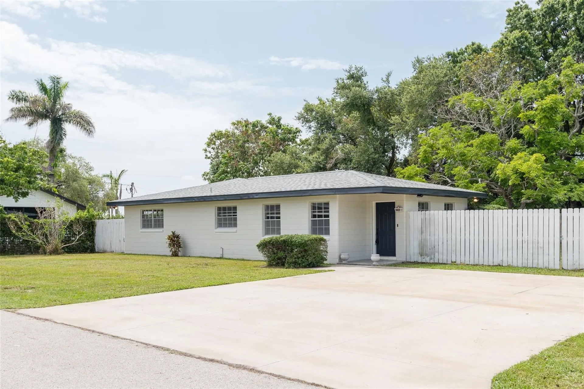 2421 Linsey Street Tampa FL 33605